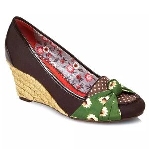 Poetic License London Patent Leather Bow Wedges Shoes 8